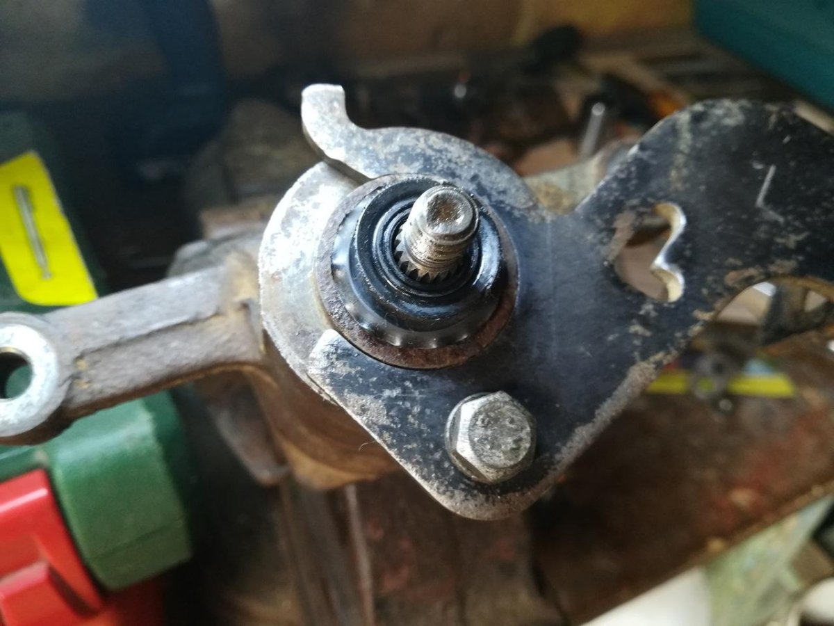 Задний суппорт Киа Рио 3 шток ручника