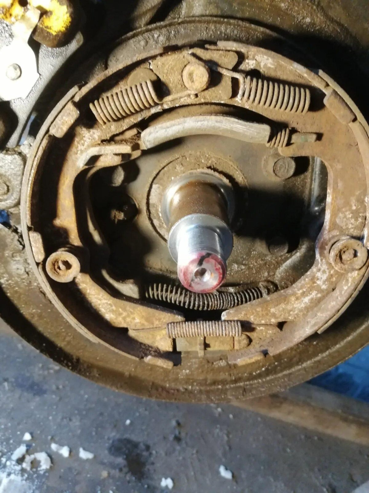 Mitsubishi Lancer 9 задние колодки ручника