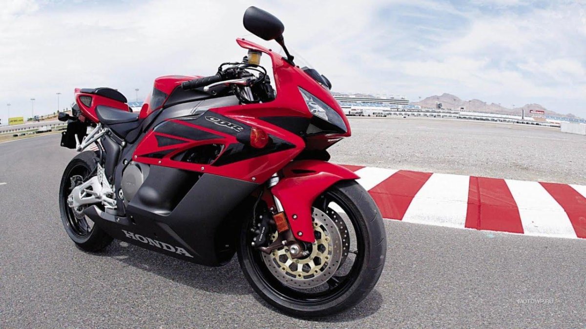 Honda CBR 1000 кубов