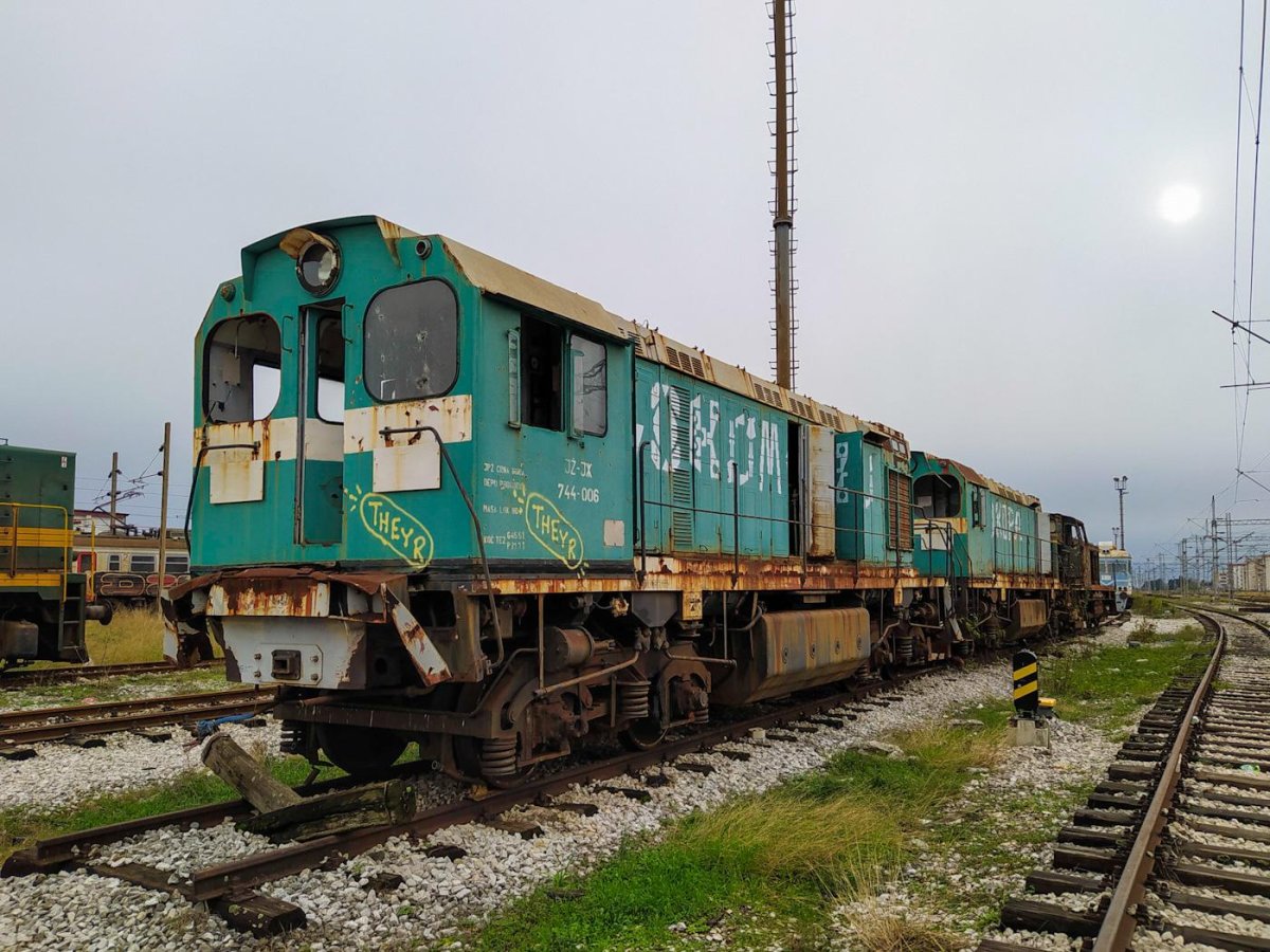 Локомотив с пассажирскими вагонами