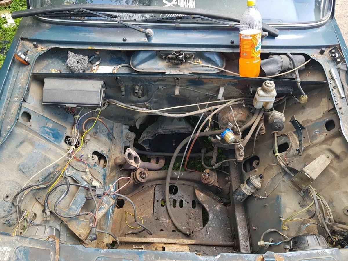 Моторный отсек 2107