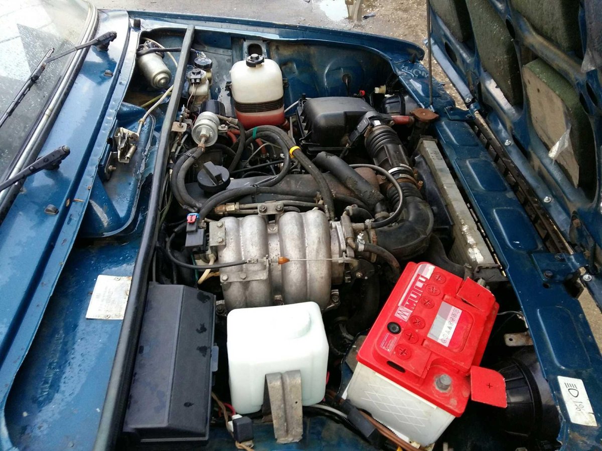 ВАЗ 2107 инжектор под капотом