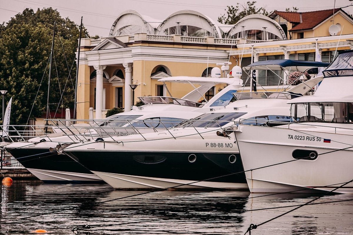 Яхта в Москве