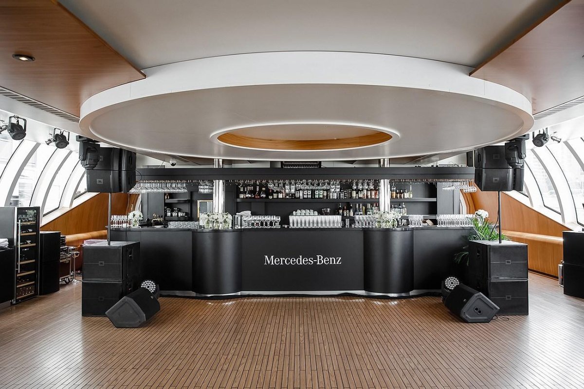 Яхта Mercedes-Benz Рэдиссон