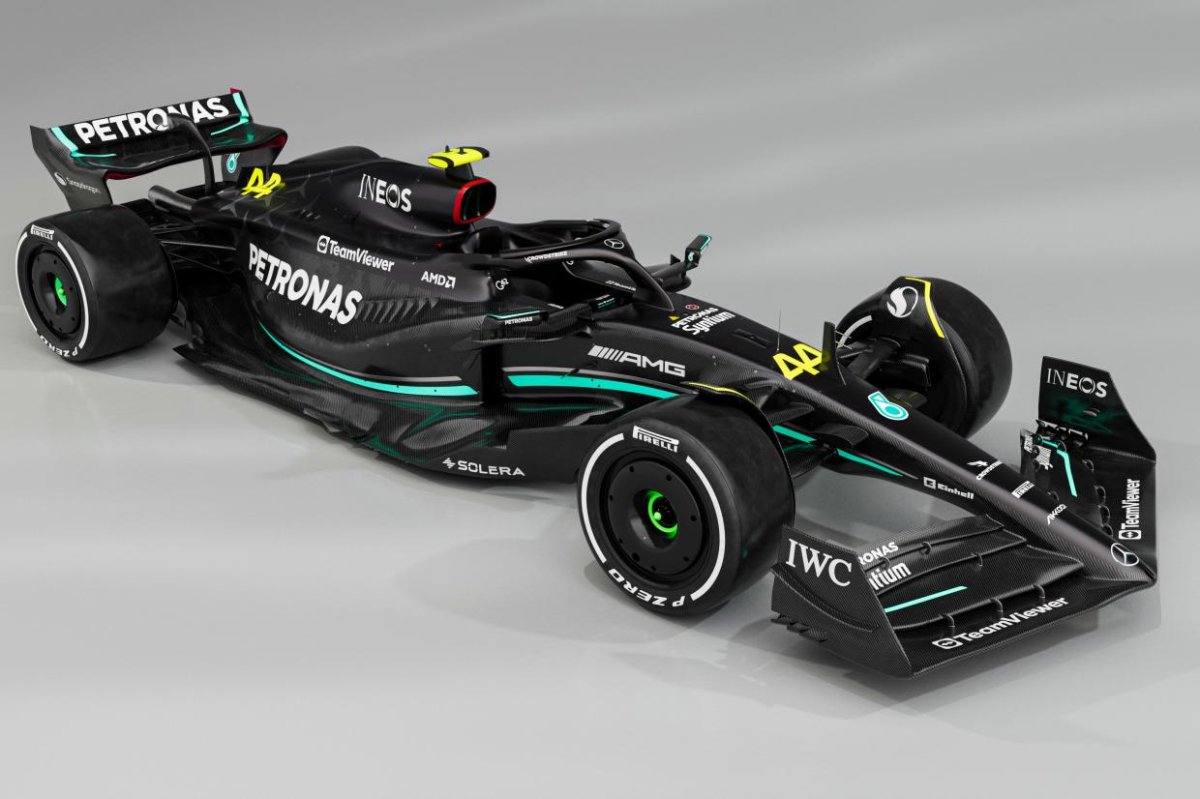 Болид f1 Mercedes w14
