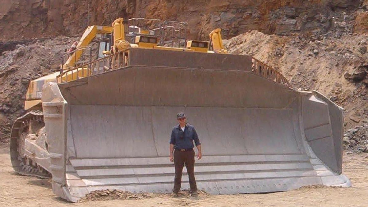 Бульдозер Komatsu d575a