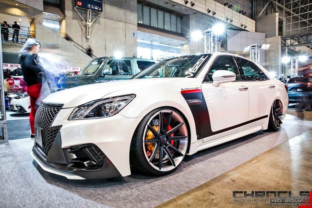 Тойота Краун Атлет 2015