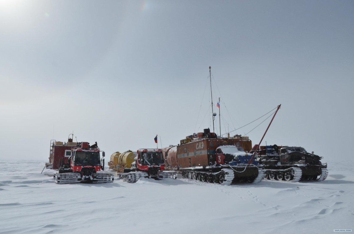 Станция Восток санно-гусеничный поезд