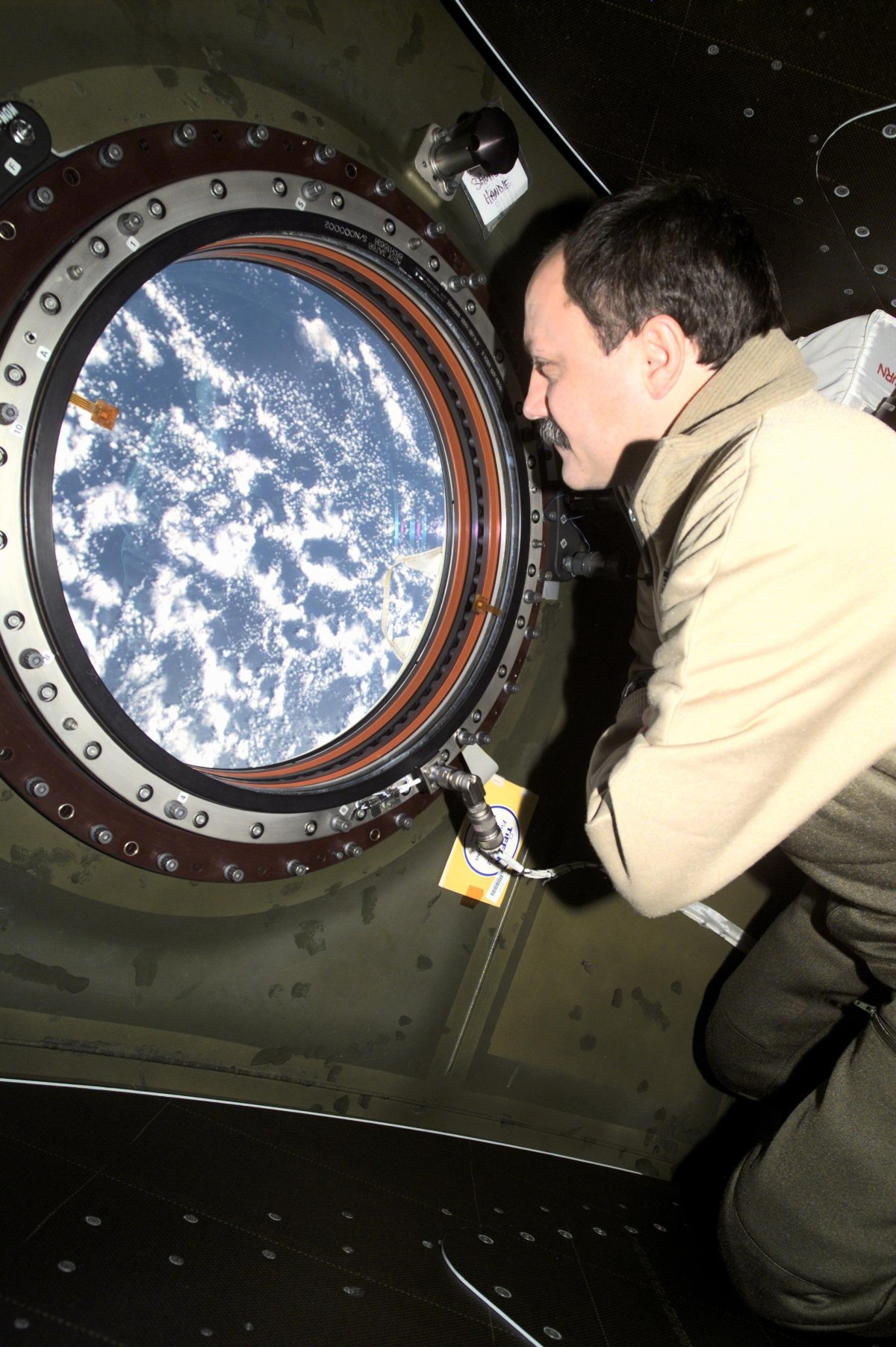 Иллюминатор космического корабля