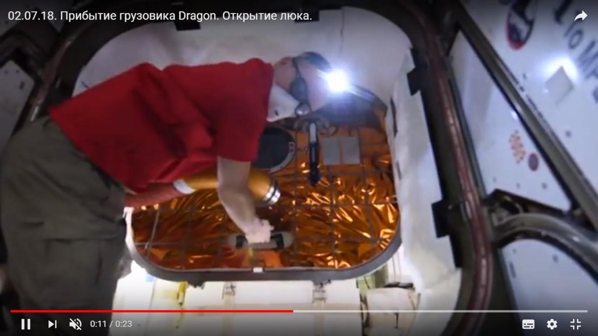 Открытию люка пневмоцилиндром