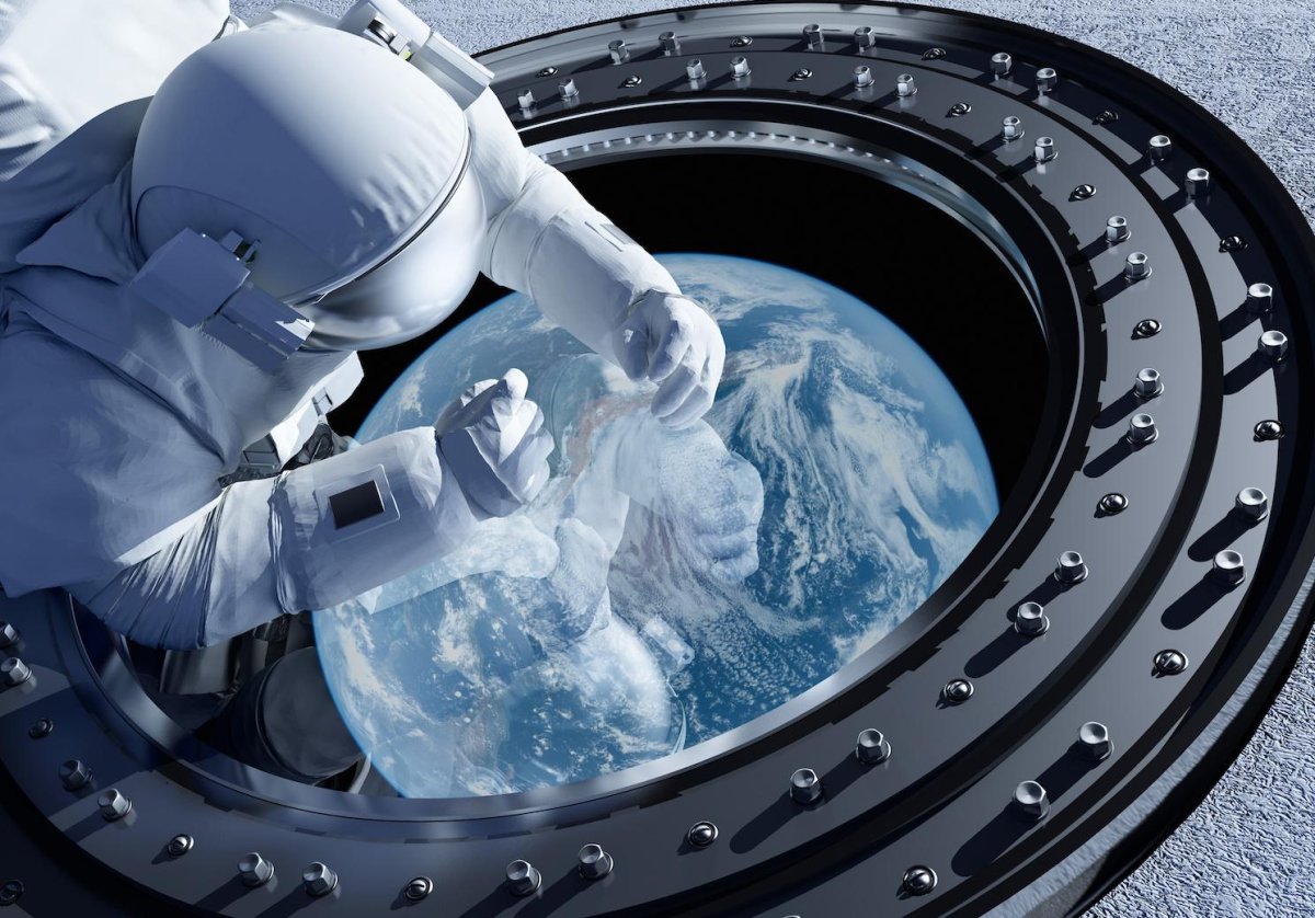 Люк космического корабля