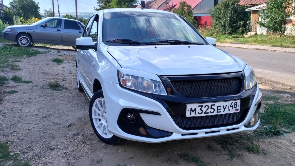 Калина 2 спорт бампер Разор белая