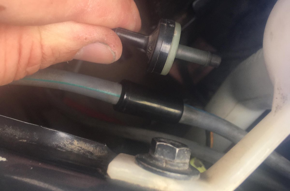 Обратный клапан вакуумный Kyron 2.3 бензин