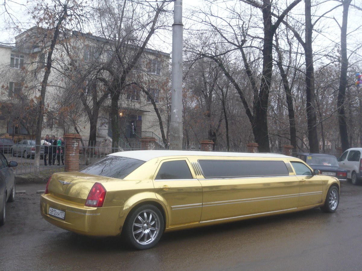 Золотой лимузин