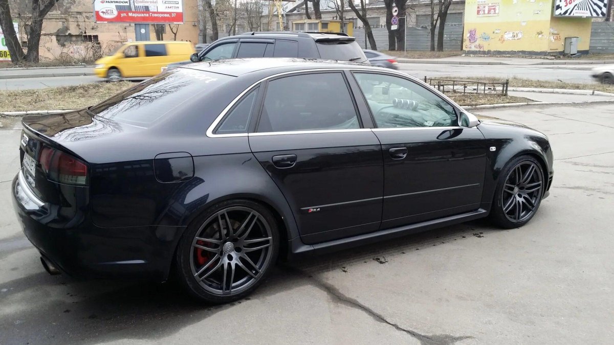Audi s4 b7 r20