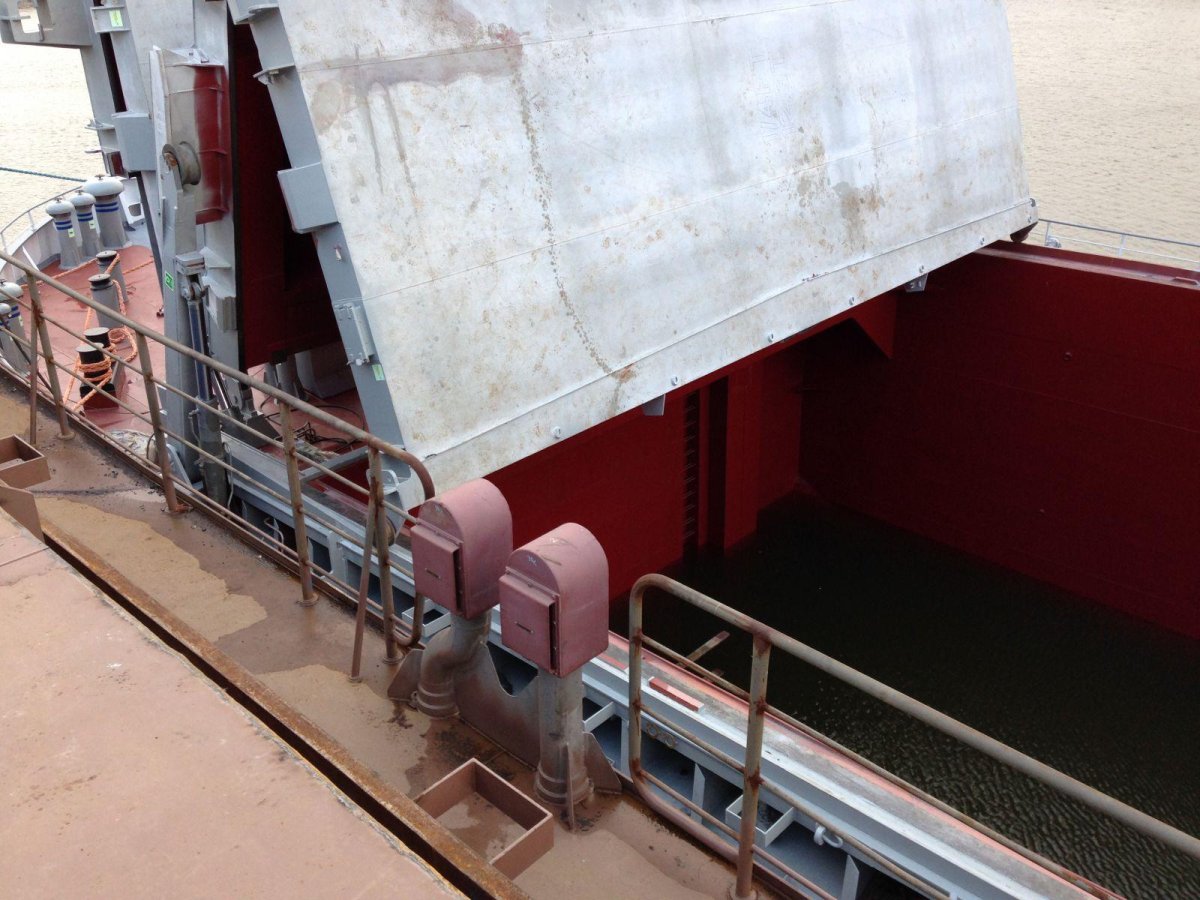 Аппарель откидная с гидроприводом