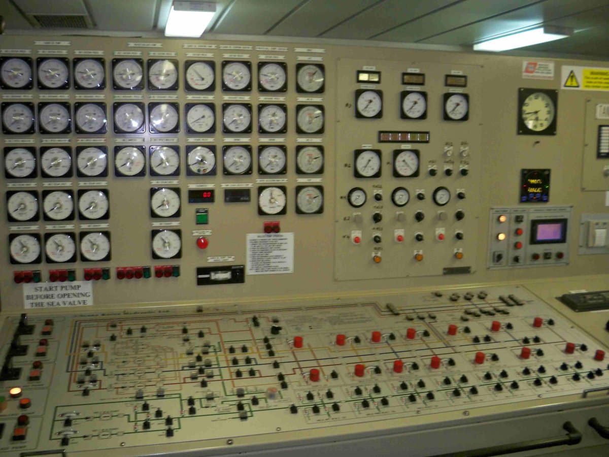 Пульт общекорабельных систем "молибден".