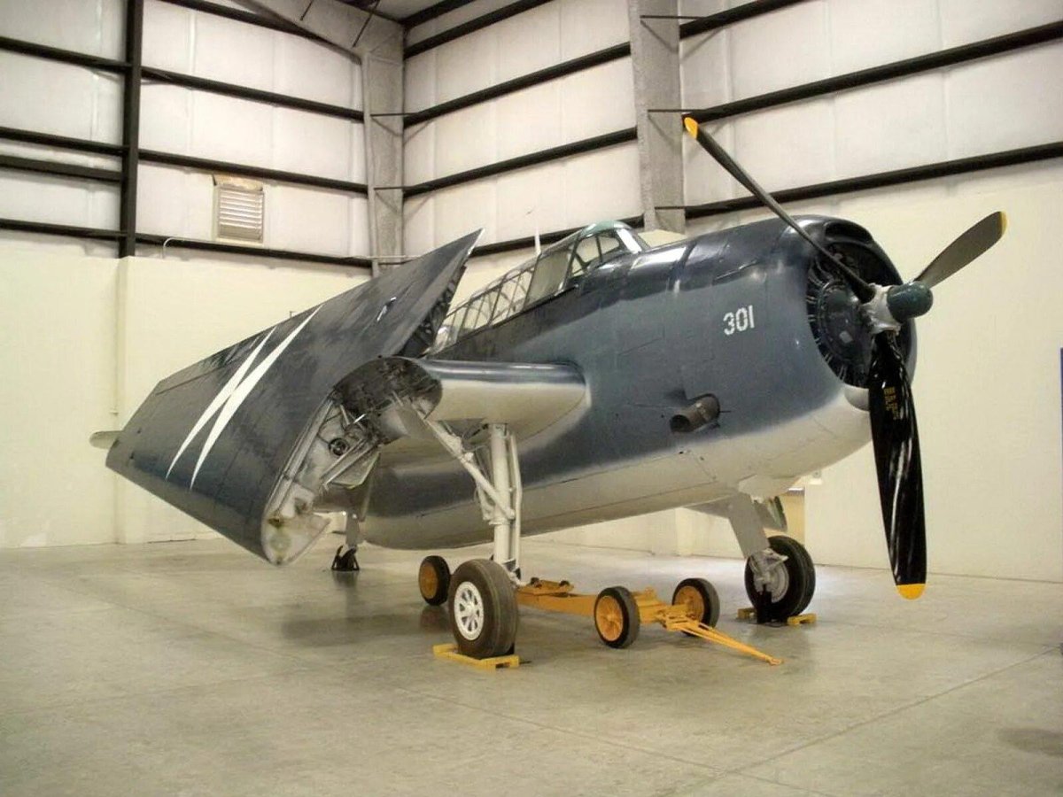 Самолет tbm-3 Эвенджер