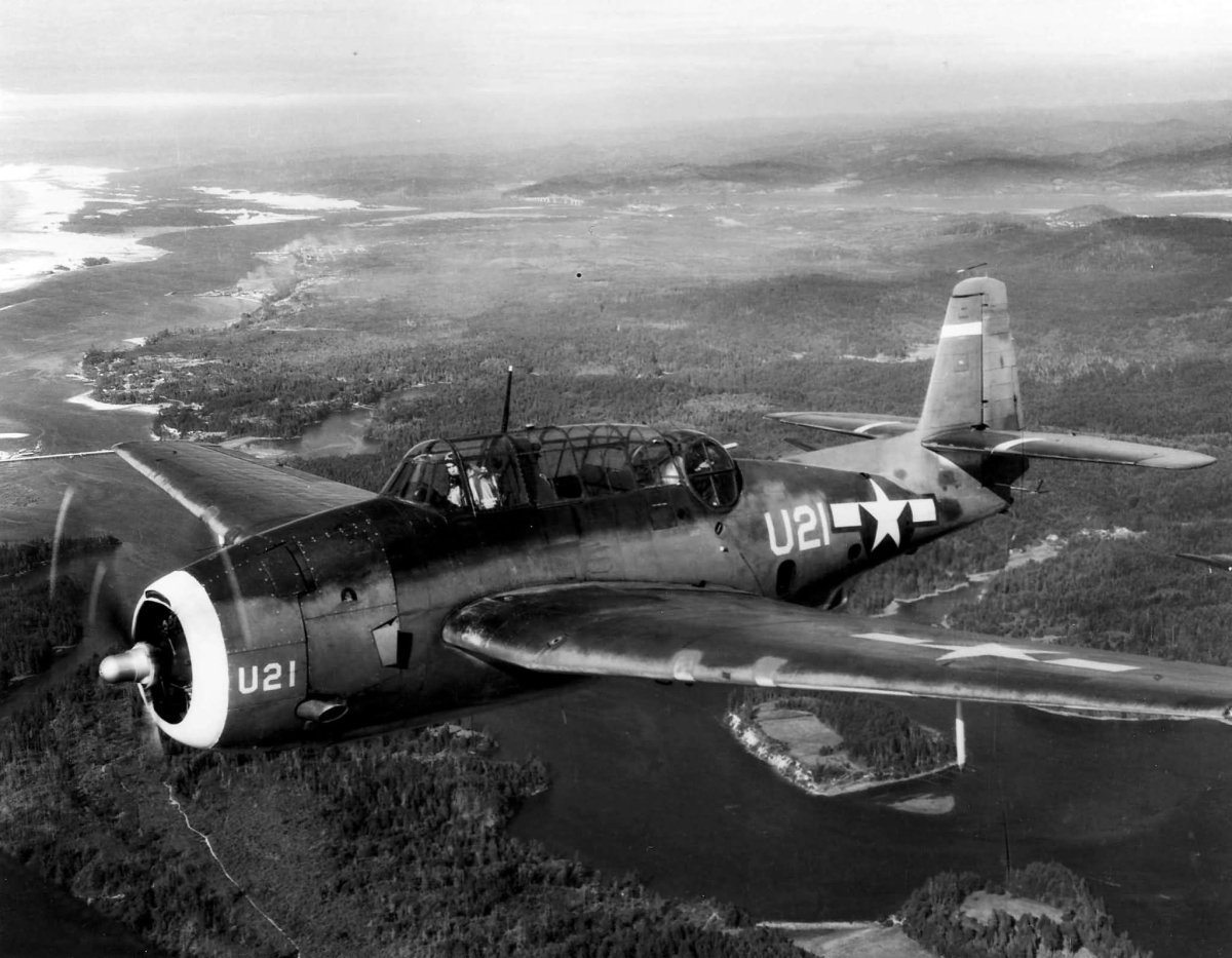 Самолет tbm-3 Avenger