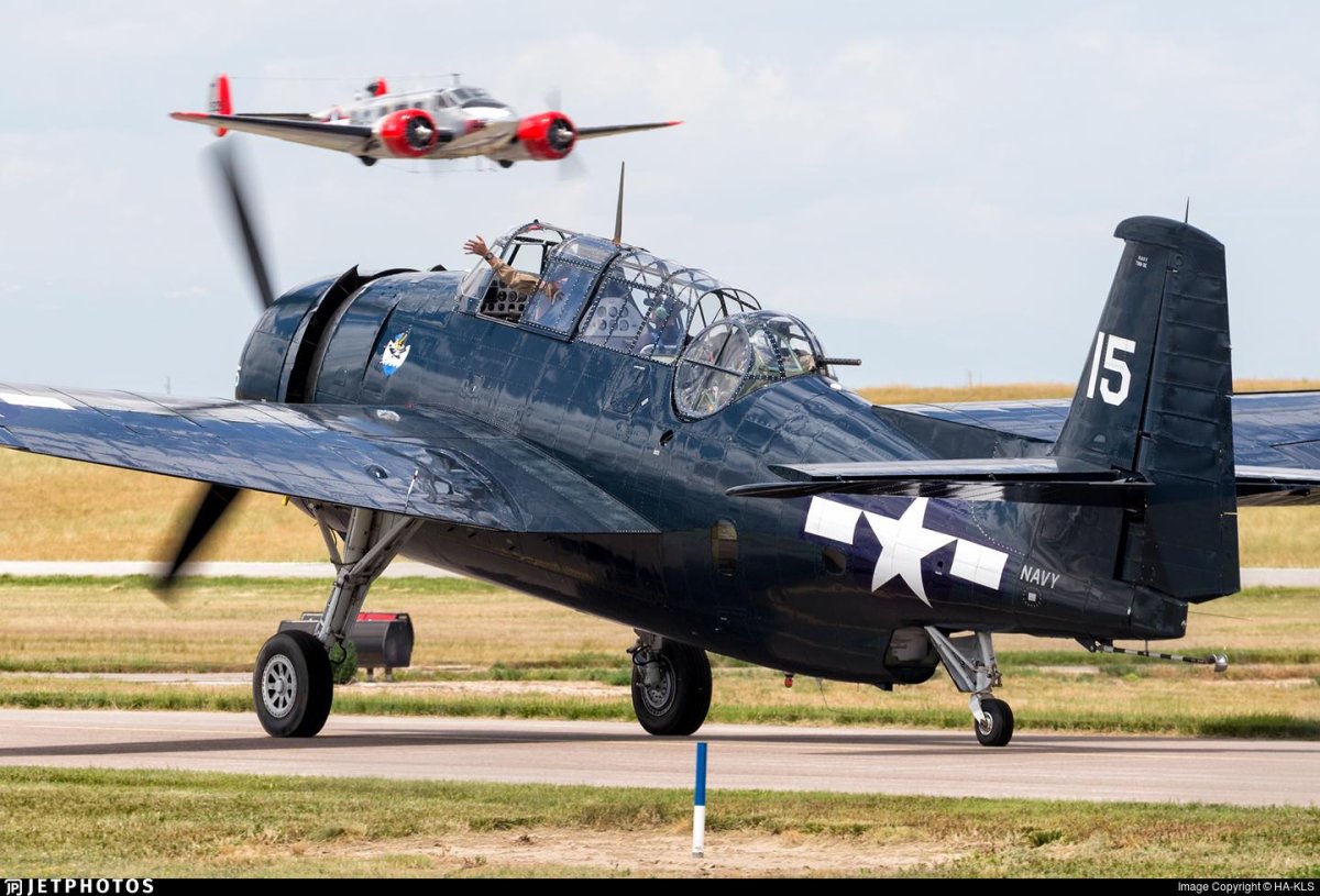 Самолет tbm-3 Эвенджер