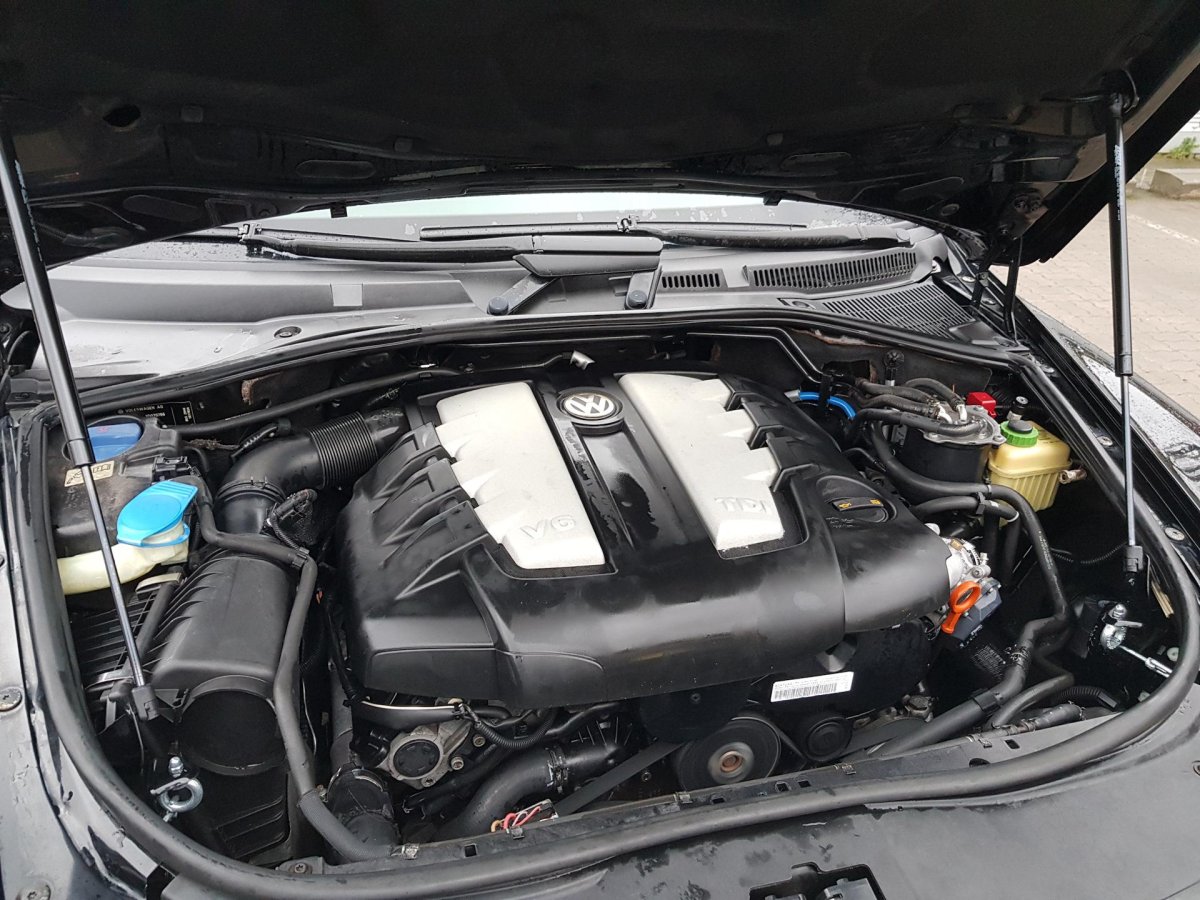 Подкапотное пространство Туарег НФ 3.6