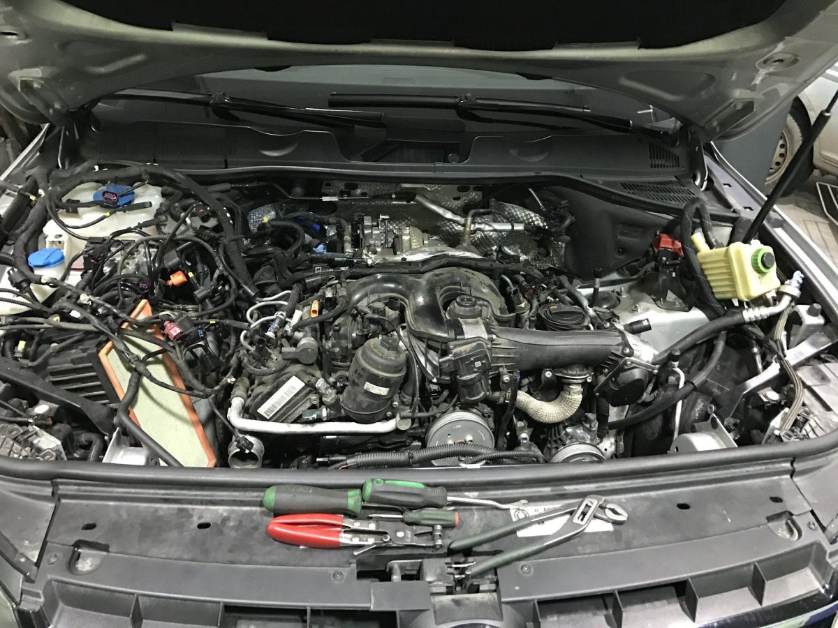 Моторный отсек Туарег 3.0 дизель