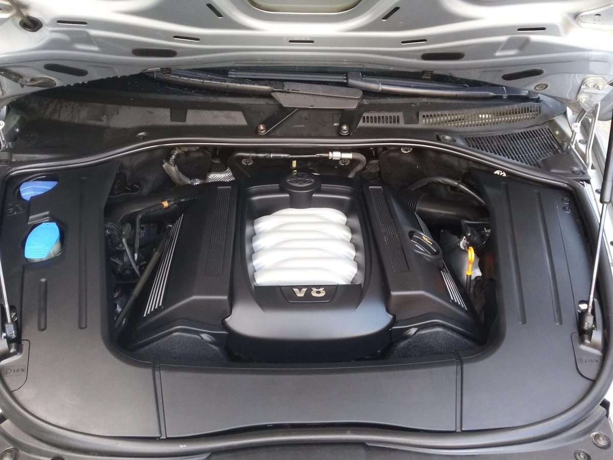 Фольксваген Туарег 4.2 бензин