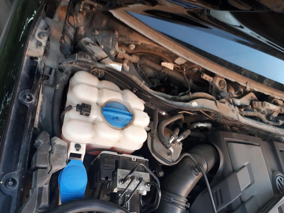 Бачок охлаждающей жидкости VW Touareg NF 3,6