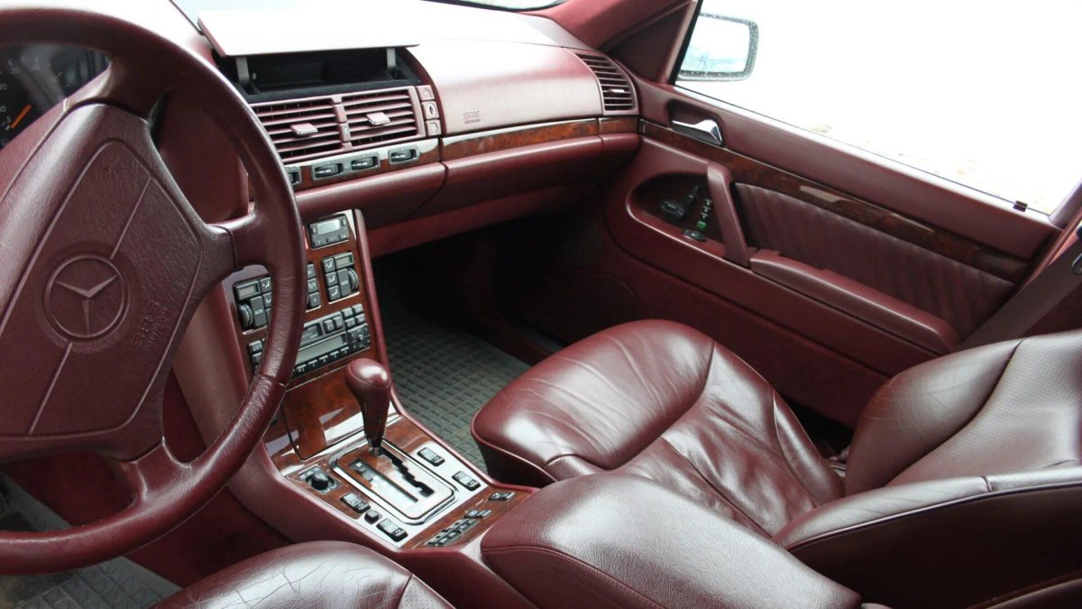 Красный салон Мерседес 124