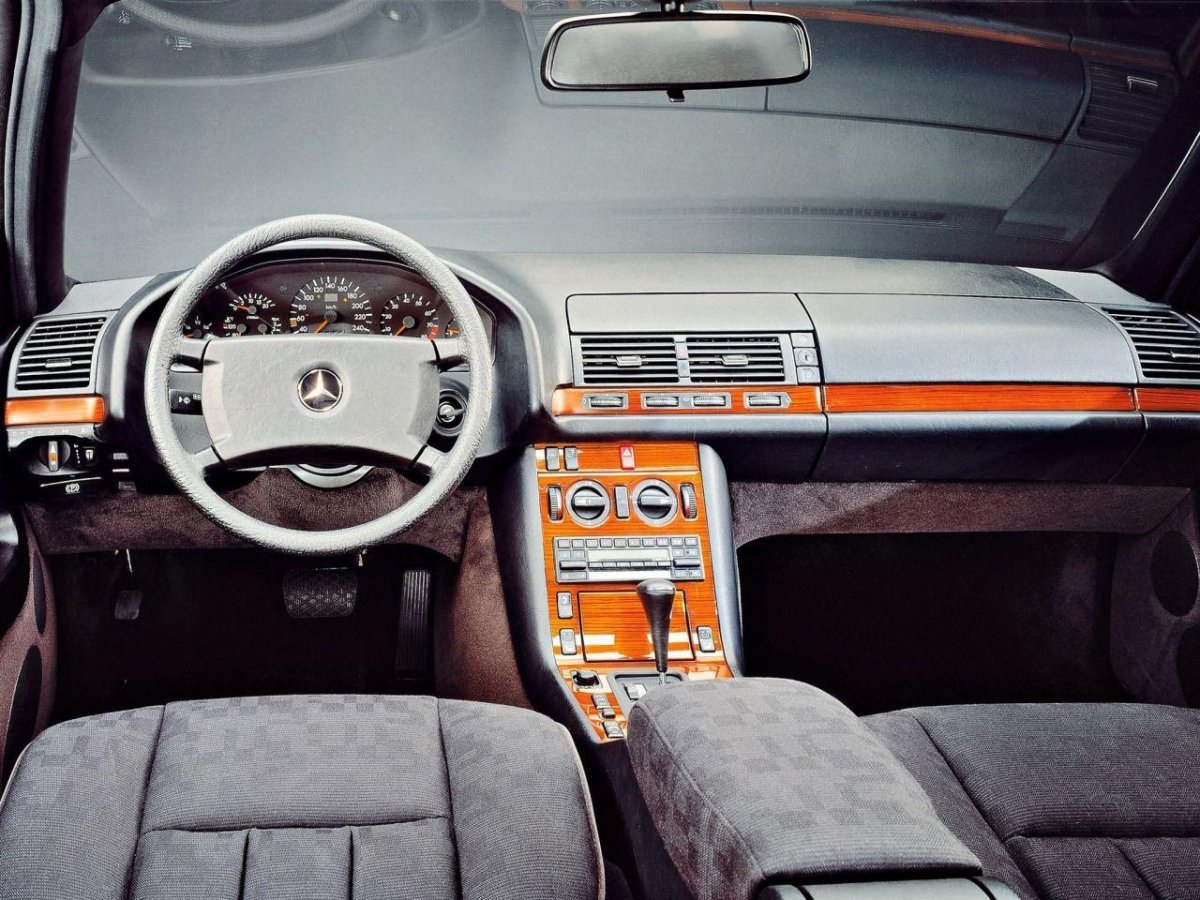 Мерседес Бенц 140 салон