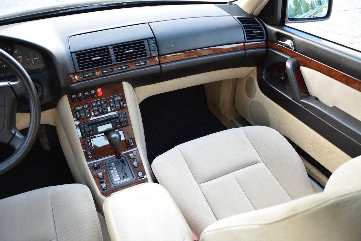 Мерседес Бенц 140 салон