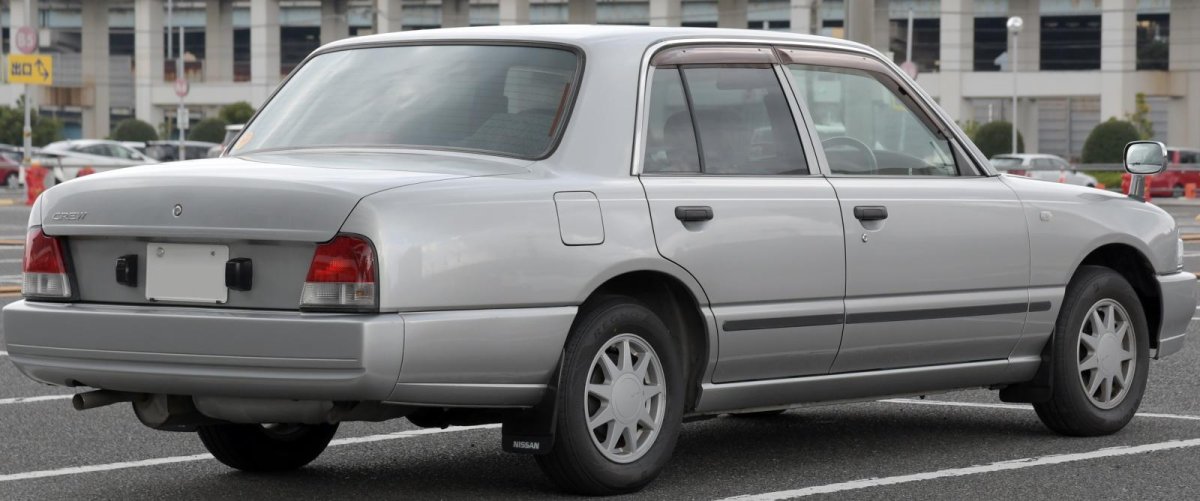 Ниссан Crew 2001