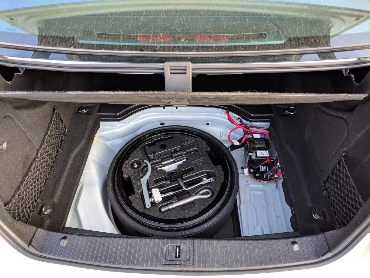 Запаска в Мерседес е200