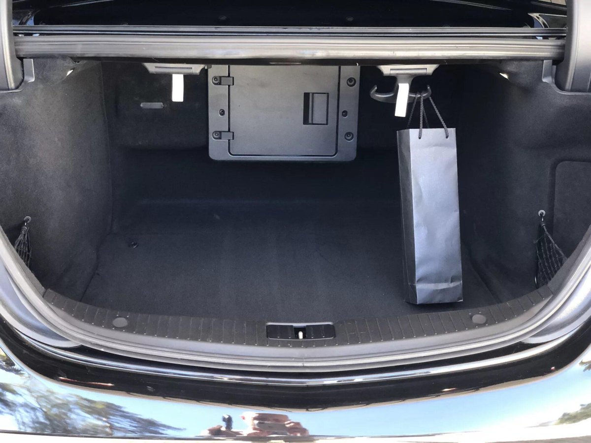 Крючок в багажник Mercedes w213