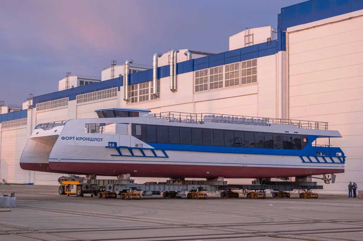 Катамаран Форт Кроншлот