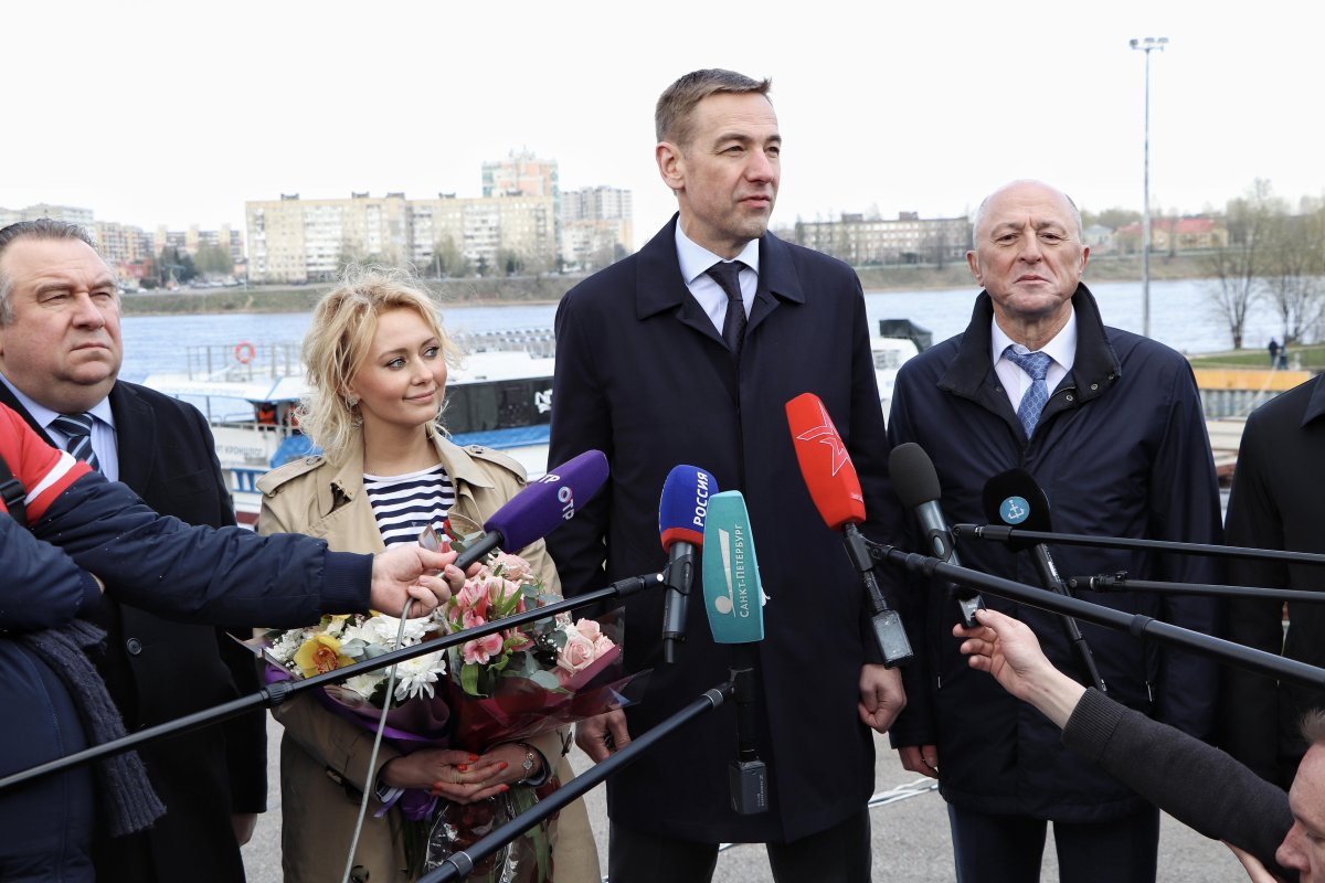 Спуск катамарана на СНСЗ