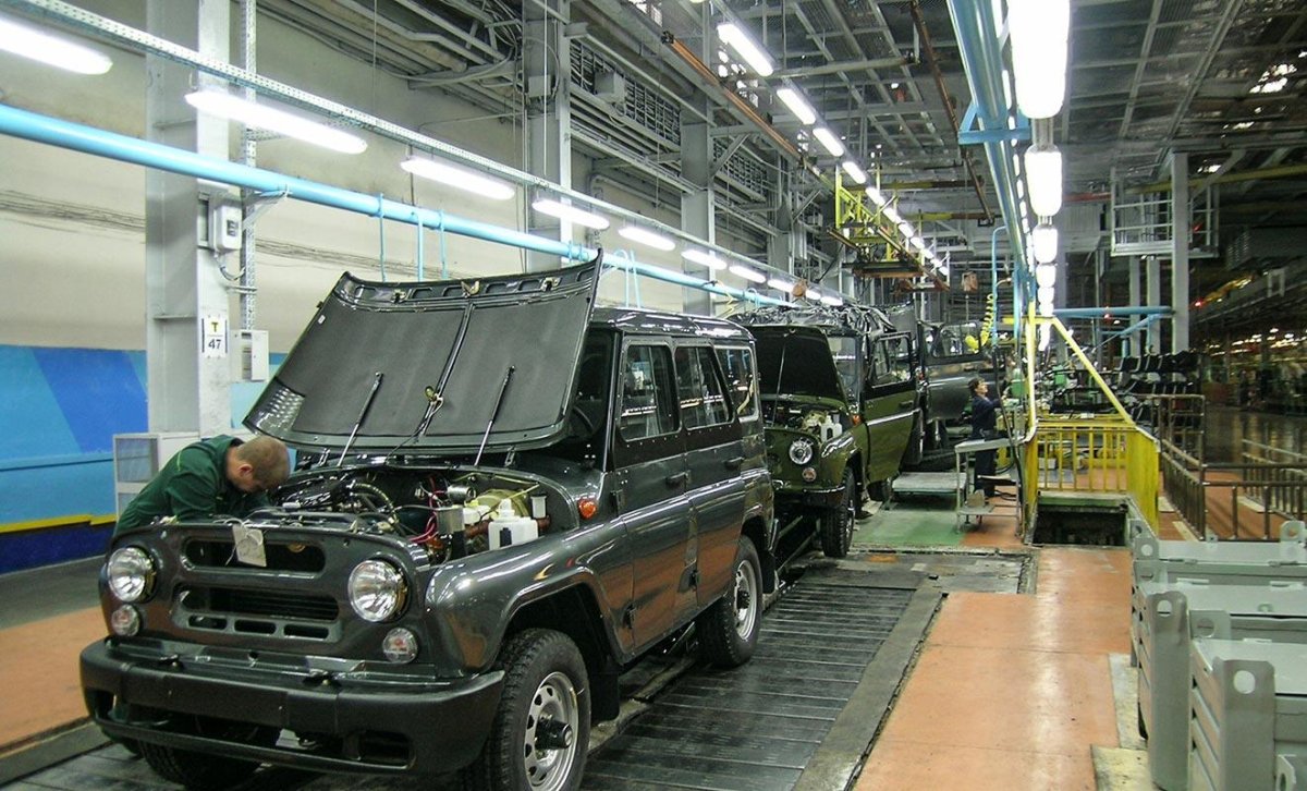 Конвейер завода УАЗ 469