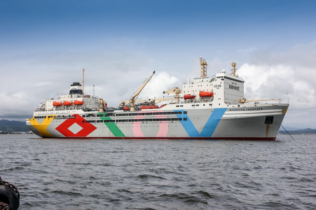 Всеволод Сибирцев плавбаза