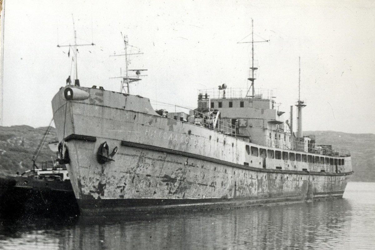 Плавбаза Николай столбов