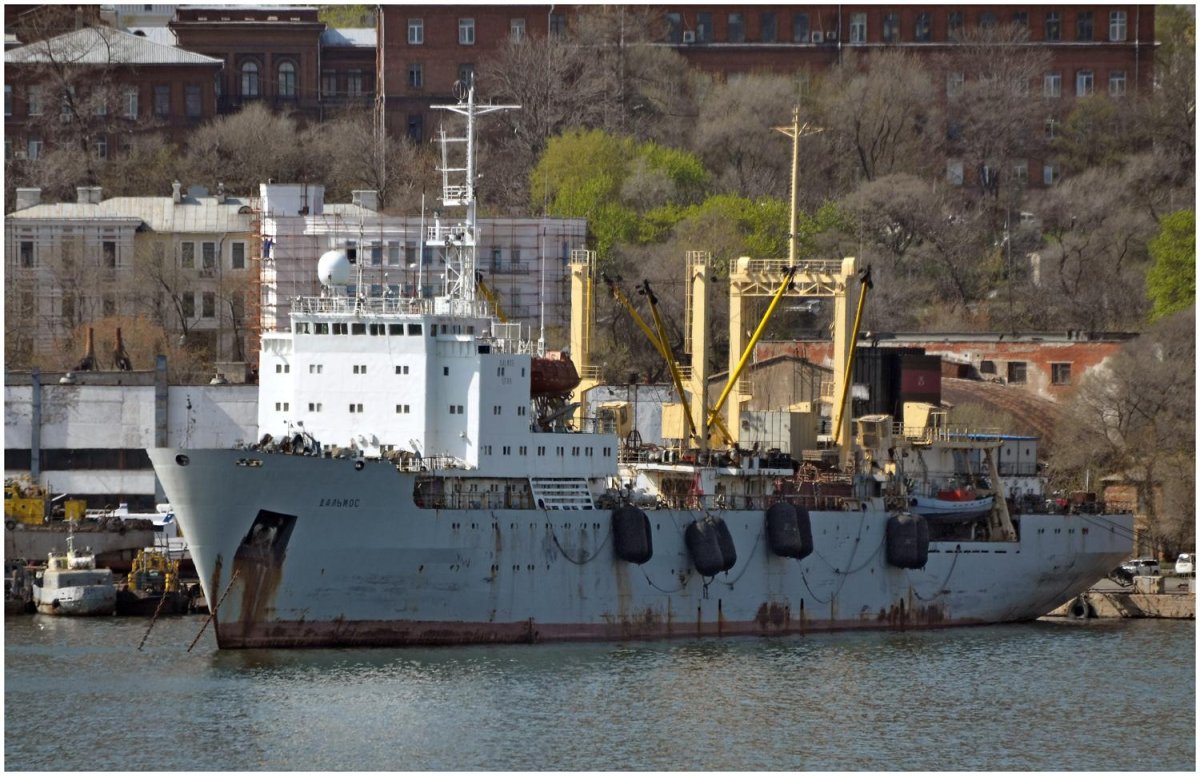 Дальмос плавбаза