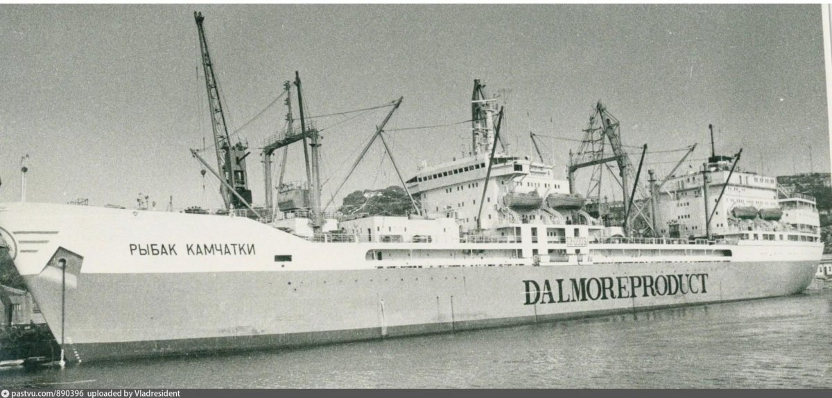 Плавбаза Даурия