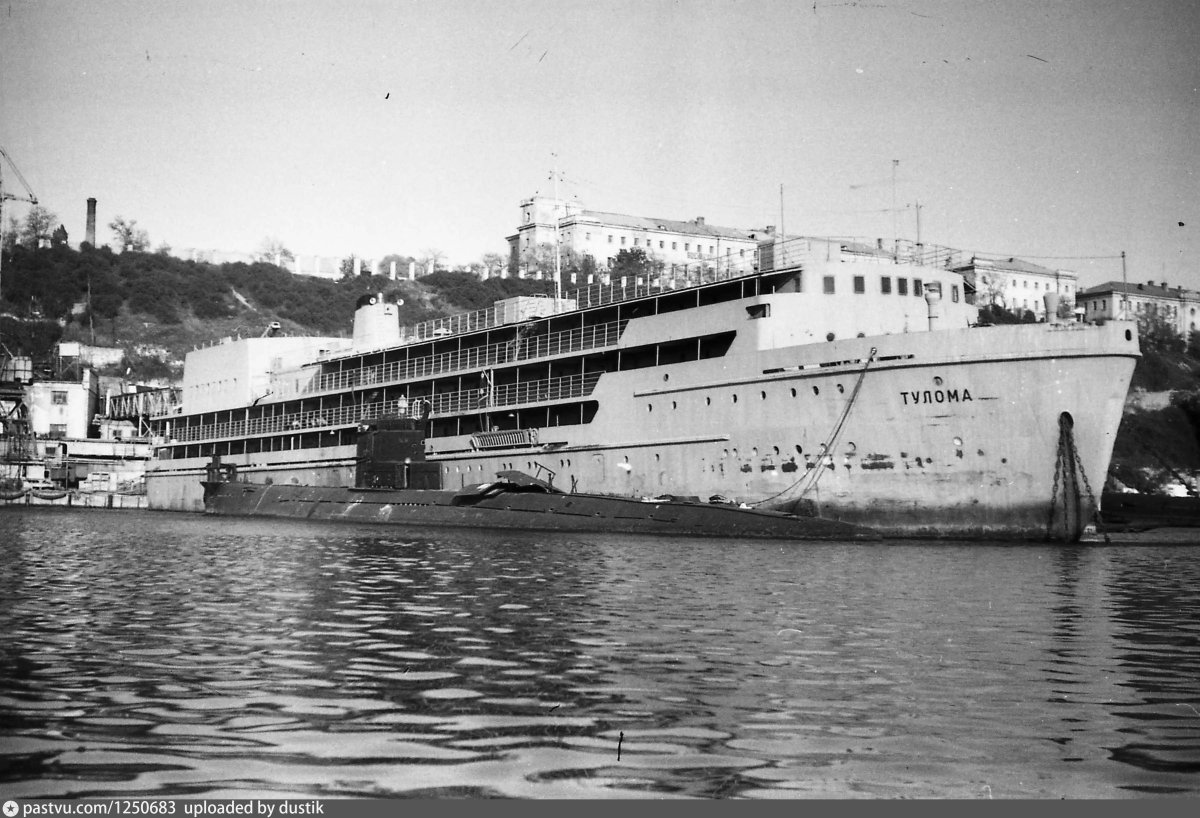 Плавбаза Тулома Севастополь
