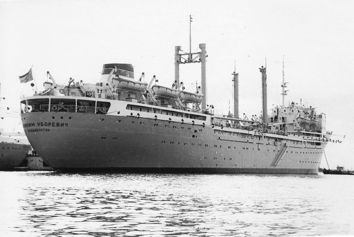 Плавбаза Юлиан Мархлевский