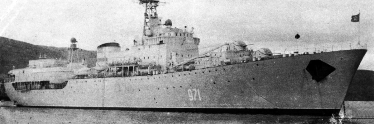 Плавбаза подводных лодок Иван Вахрамеев