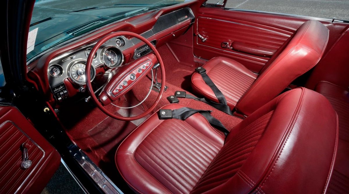 Ford Mustang 1968 Interior