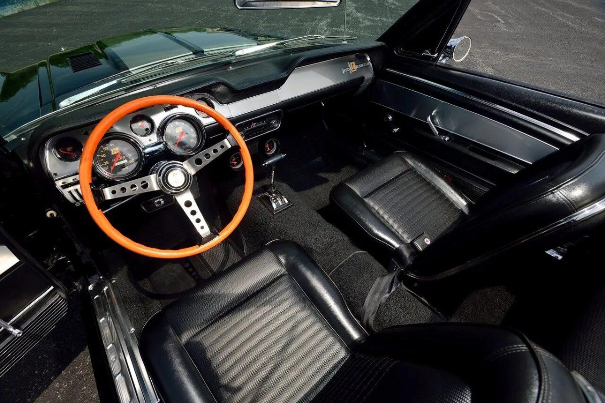 Shelby Mustang 1968 салон