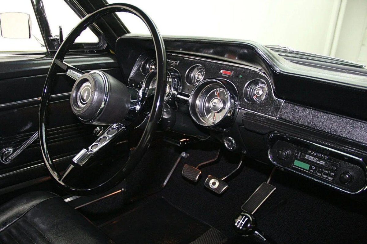 Форд Мустанг 1967 салон