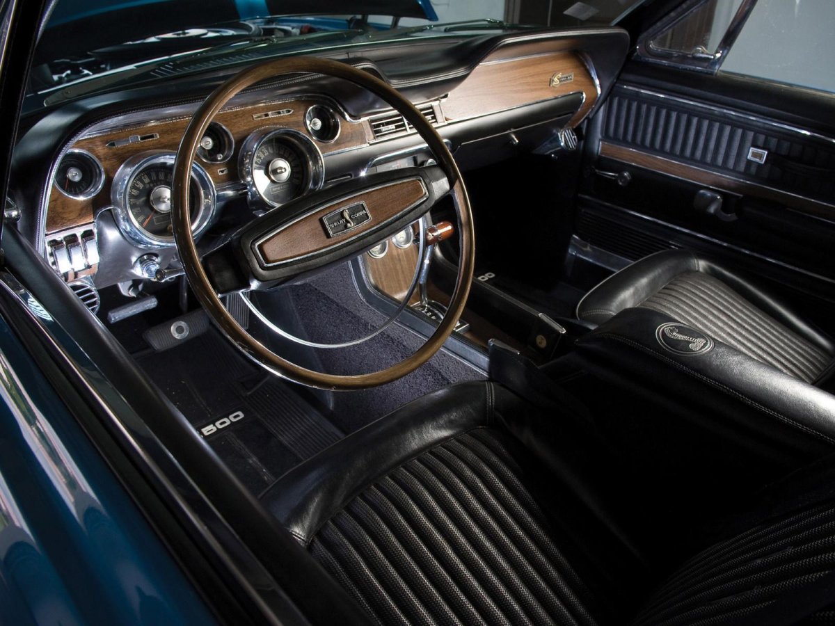 Ford Mustang 1968 салон