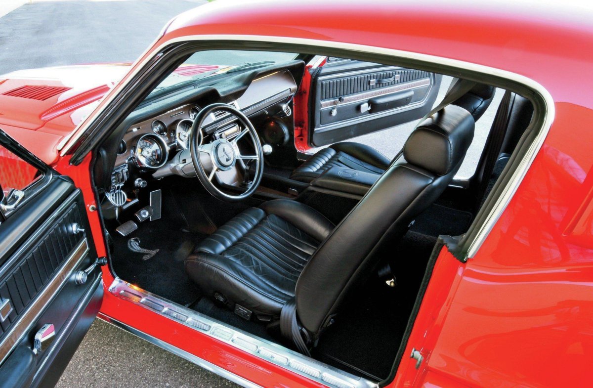 Ford Mustang Fastback 1967 салон