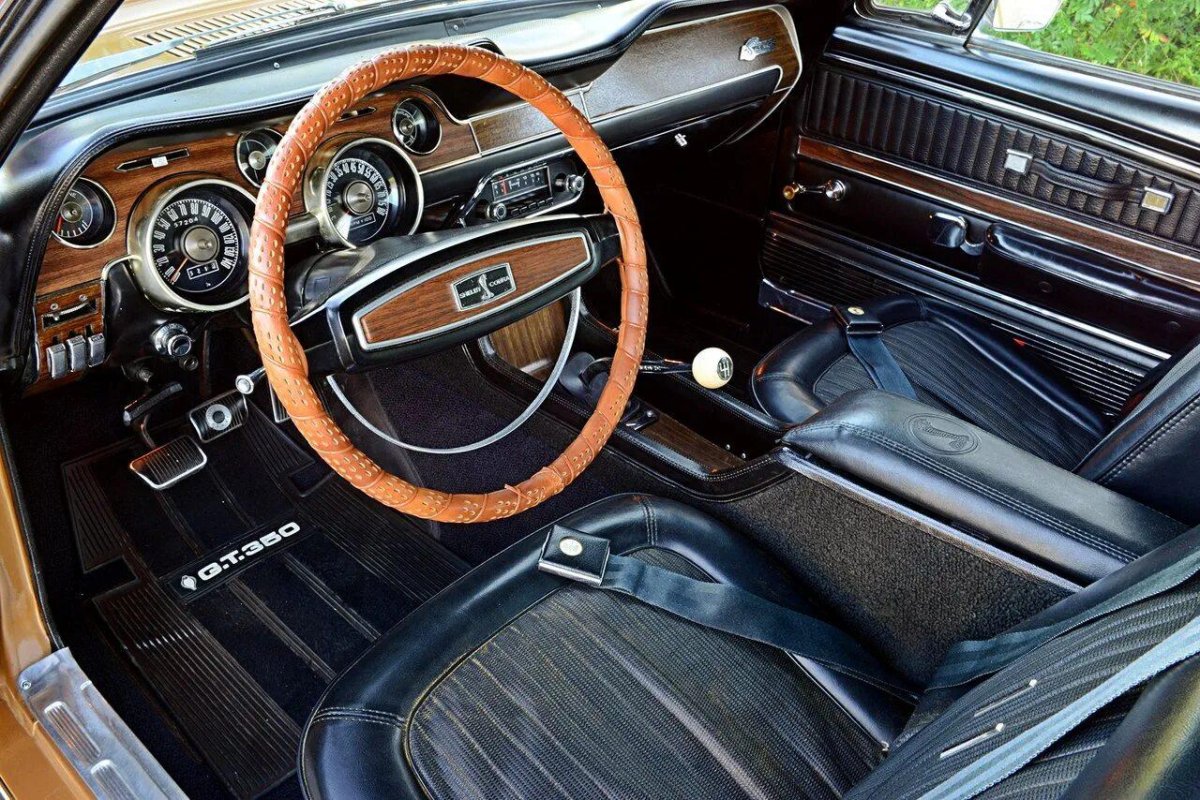 Shelby Mustang 1968 салон